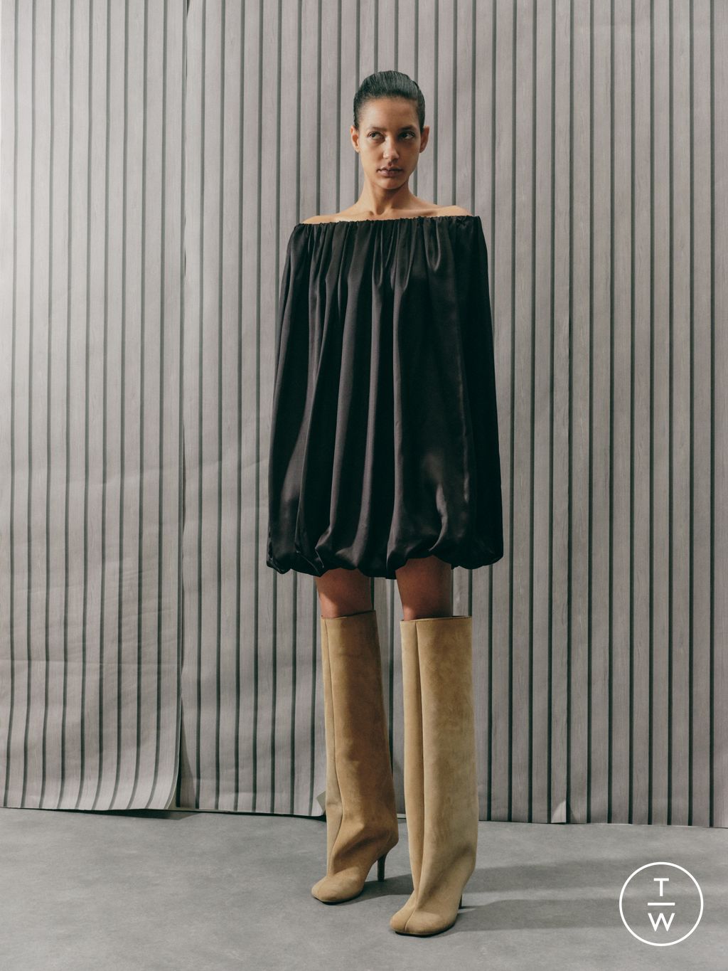 Fashion Week Milan Pre-Fall 2024 look 9 from the MM6 collection womenswear