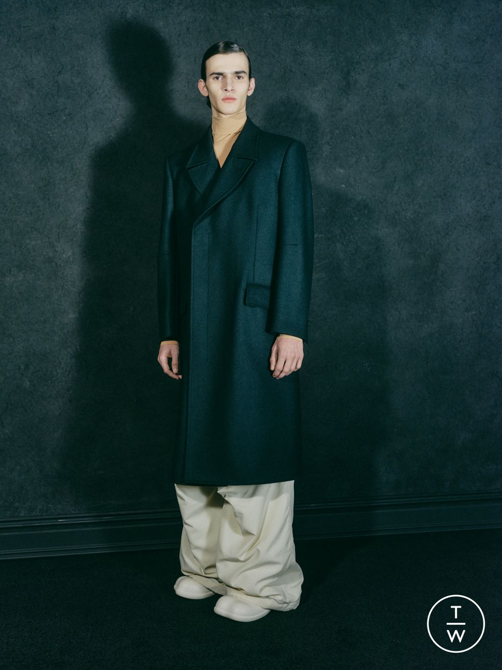 Fashion Week Milan Pre-Fall 2024 look 11 from the MM6 collection womenswear
