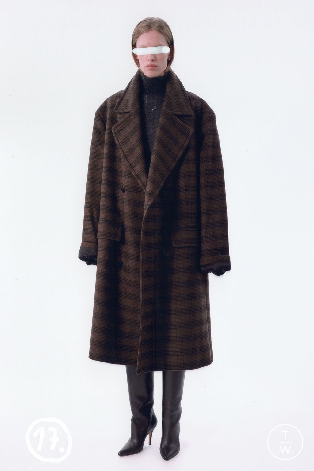 Fashion Week Milan Pre-Fall 2025 look 17 from the MM6 Maison Margiela collection womenswear