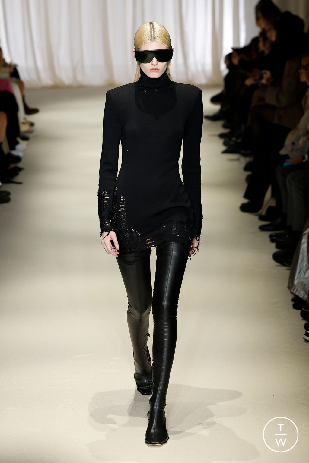 Fashion Week Milan Fall/Winter 2024 look 1 from the MM6 collection womenswear