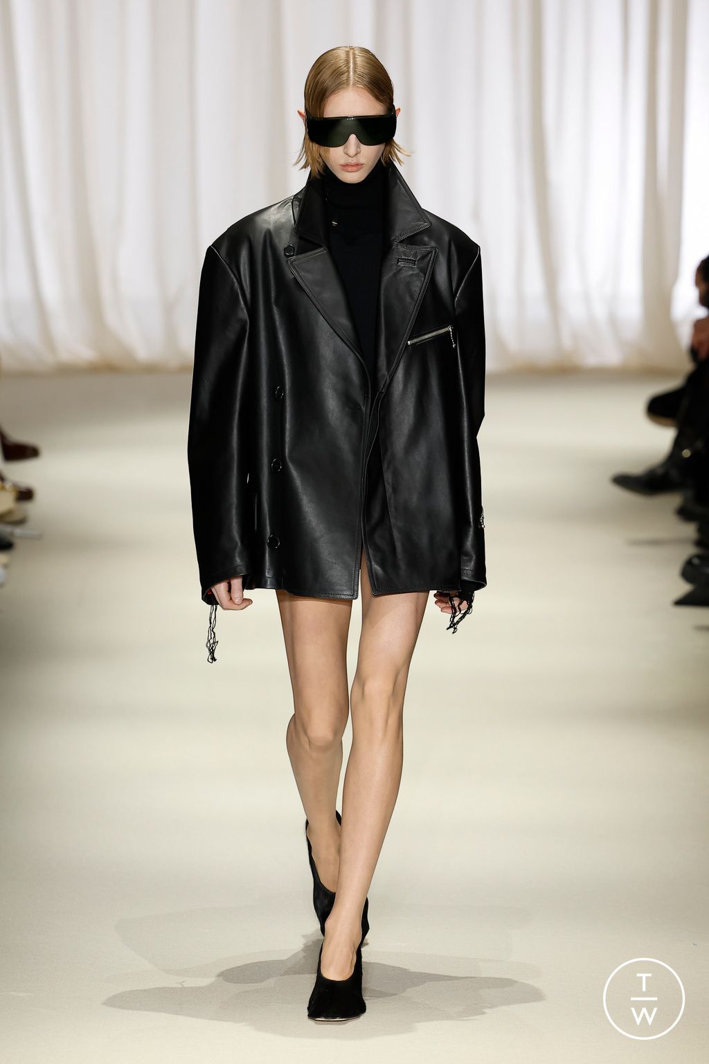 Fashion Week Milan Fall/Winter 2024 look 4 from the MM6 Maison Margiela collection womenswear