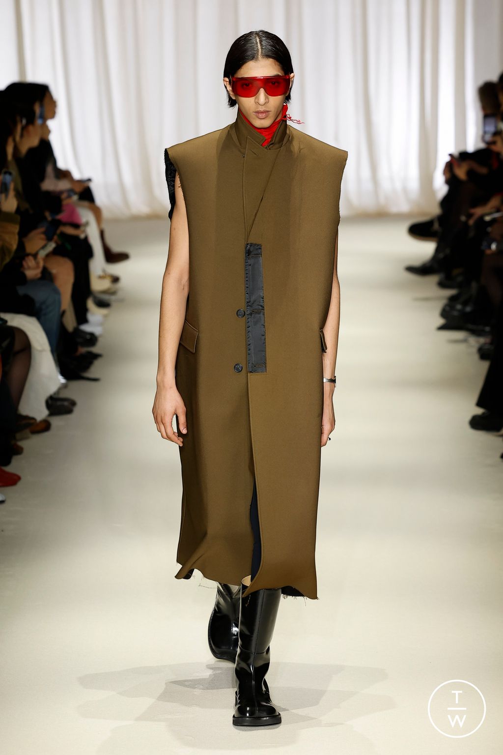 Fashion Week Milan Fall/Winter 2024 look 6 from the MM6 Maison Margiela collection womenswear