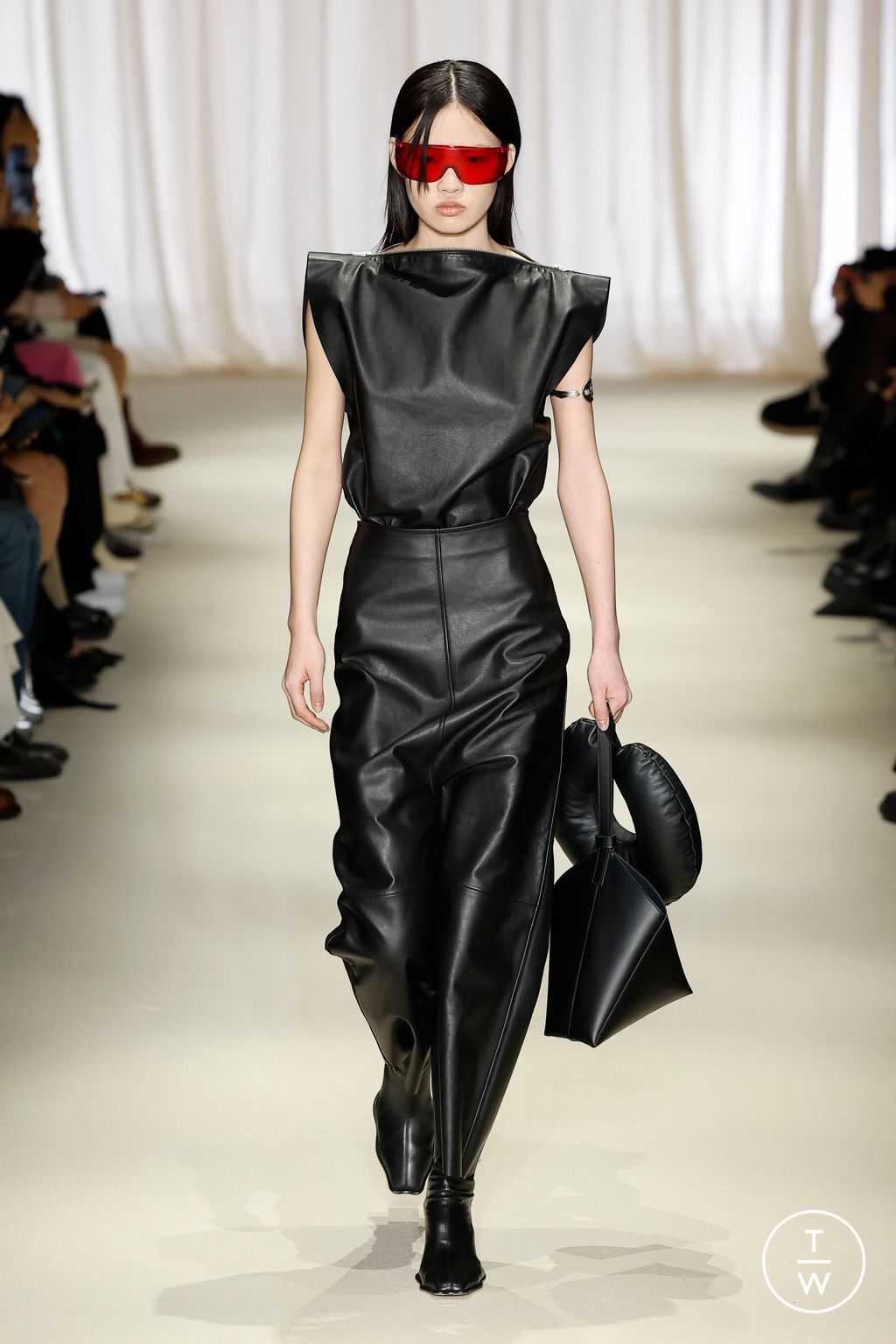 Fashion Week Milan Fall/Winter 2024 look 7 from the MM6 Maison Margiela collection womenswear