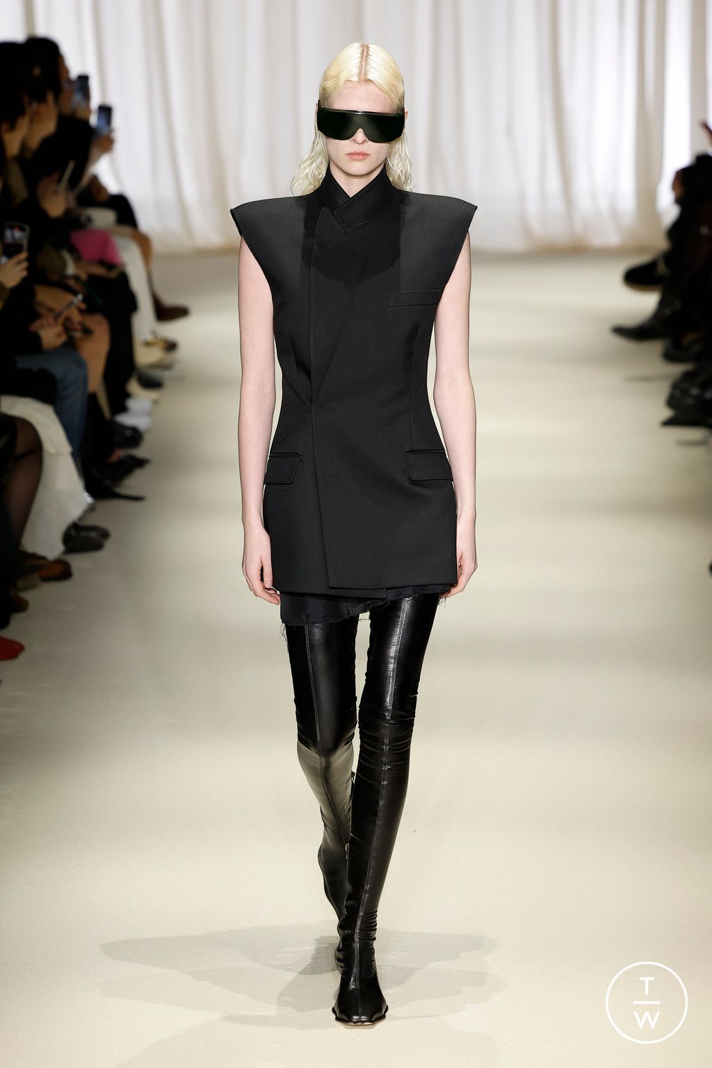 Fashion Week Milan Fall/Winter 2024 look 9 de la collection MM6 Maison Margiela womenswear