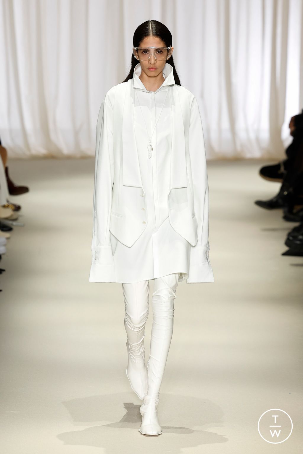 Fashion Week Milan Fall/Winter 2024 look 10 from the MM6 collection womenswear