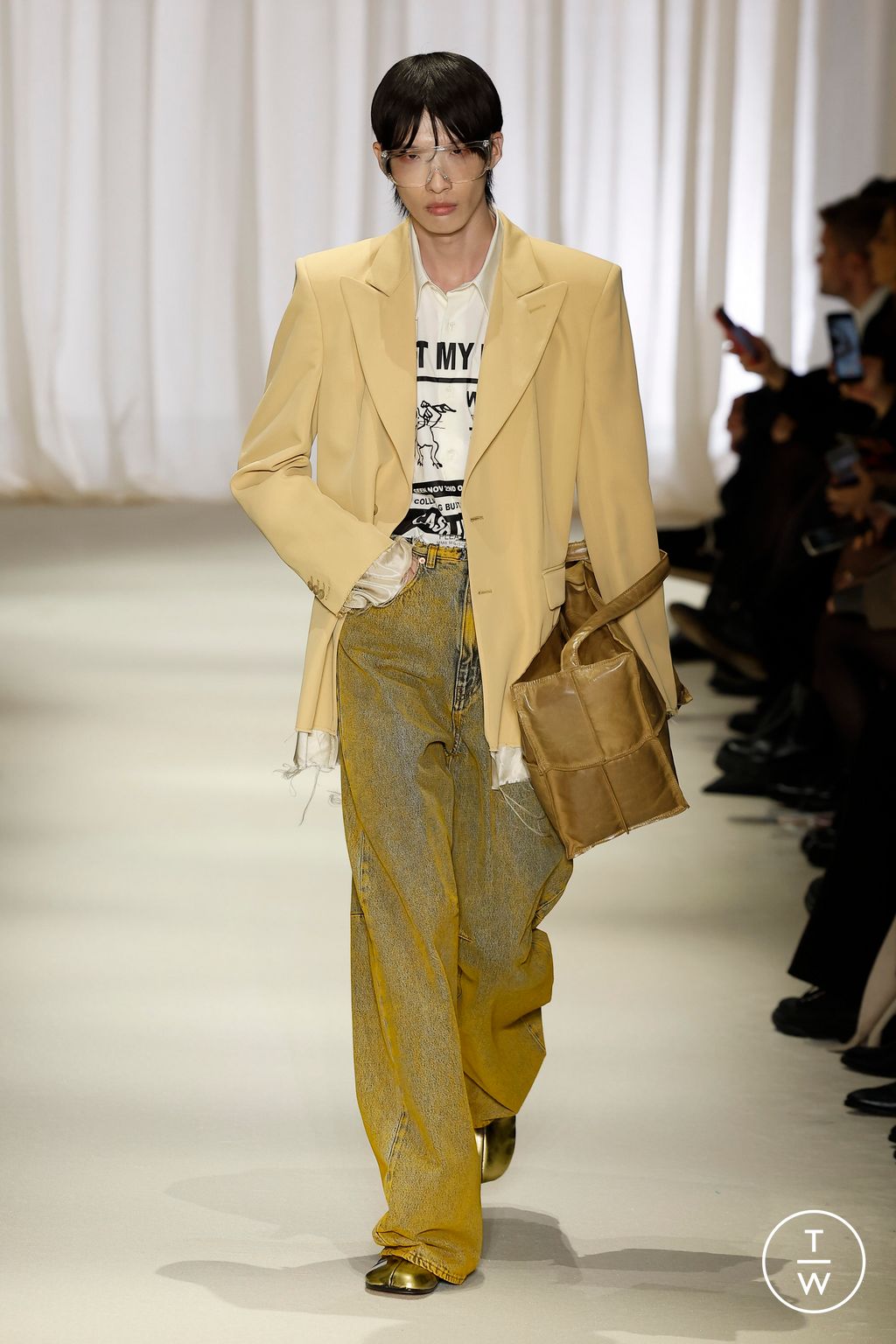 Fashion Week Milan Fall/Winter 2024 look 15 from the MM6 Maison Margiela collection womenswear
