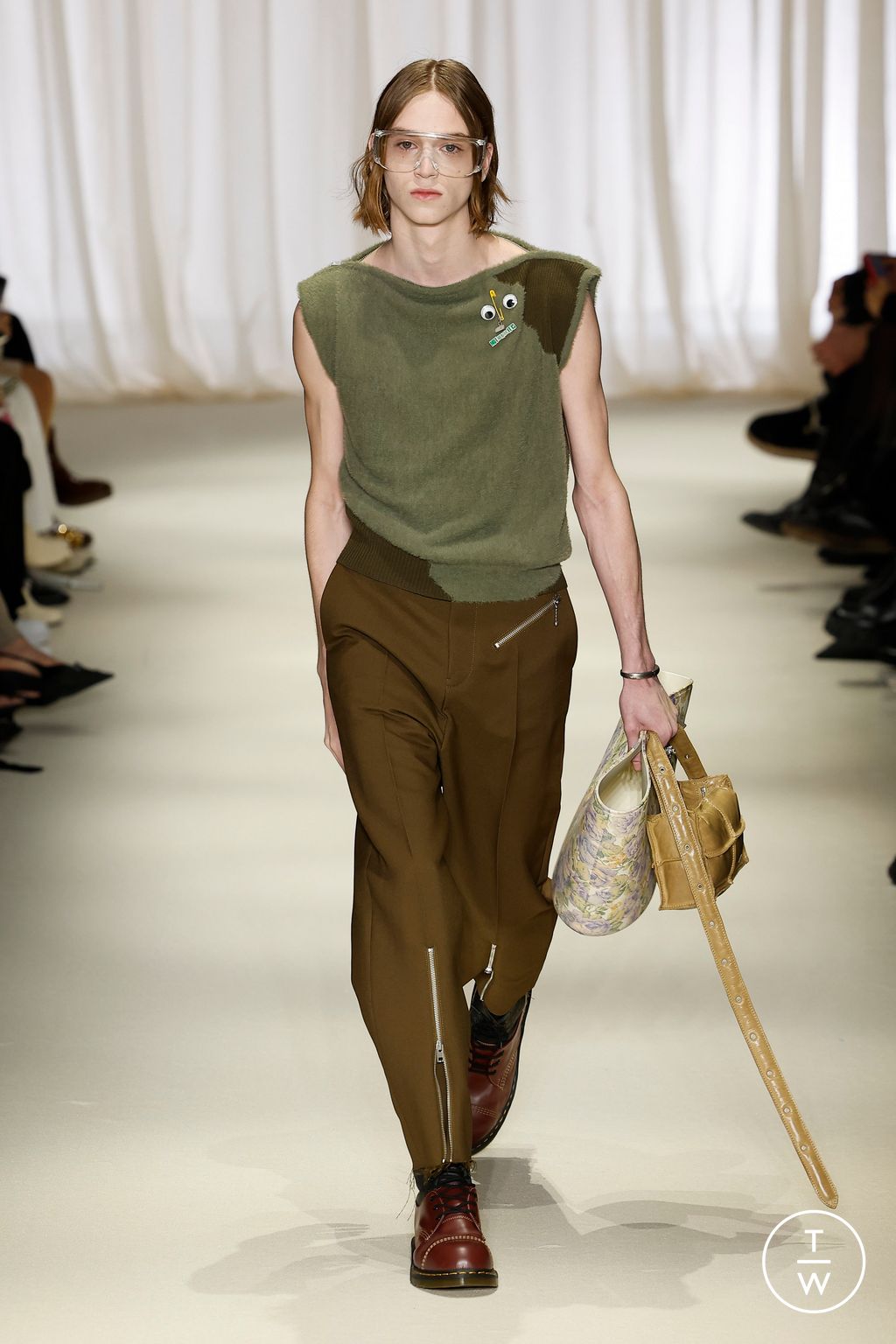 Fashion Week Milan Fall/Winter 2024 look 16 from the MM6 Maison Margiela collection womenswear