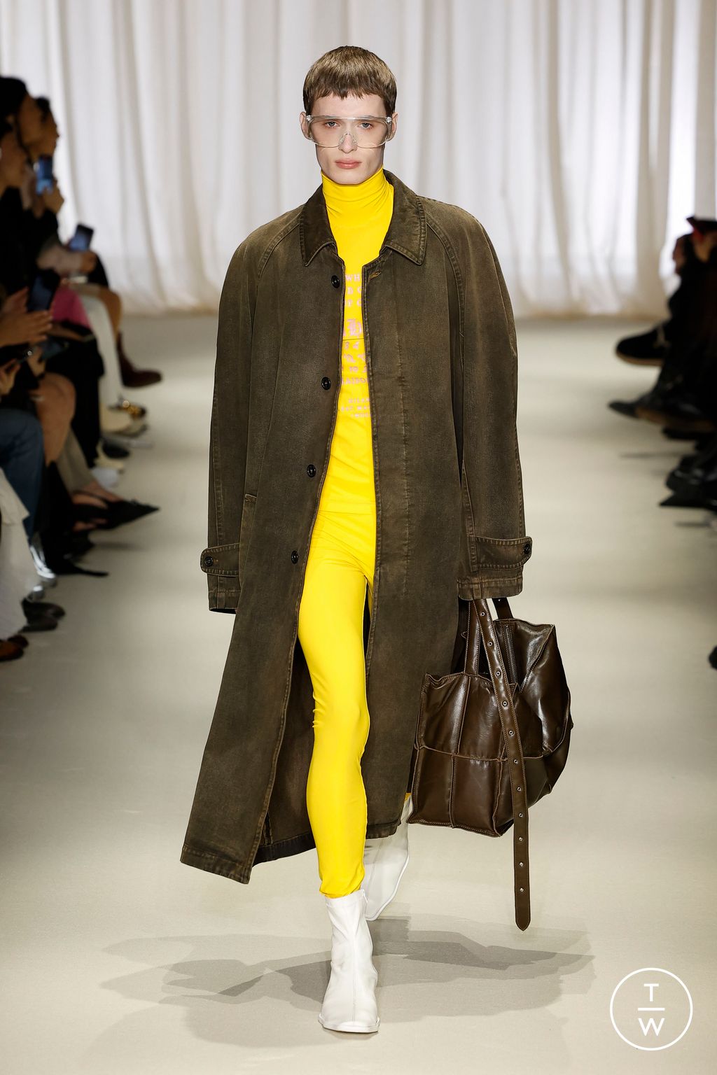 Fashion Week Milan Fall/Winter 2024 look 17 from the MM6 Maison Margiela collection womenswear