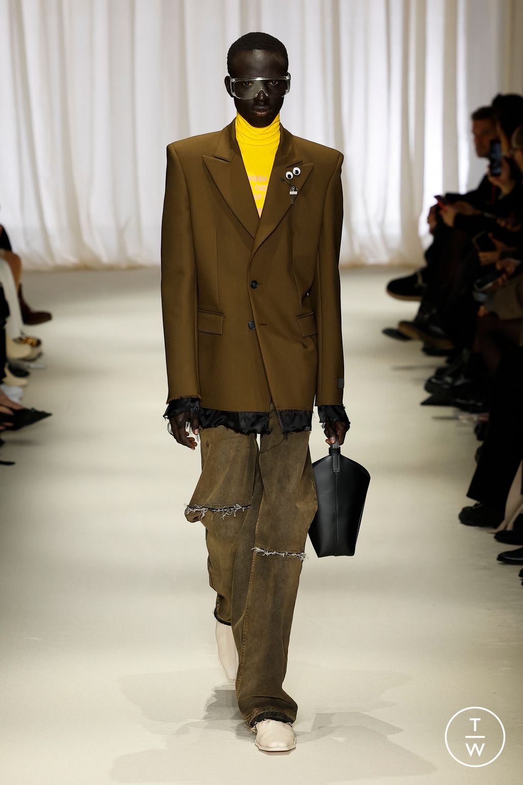 Fashion Week Milan Fall/Winter 2024 look 19 from the MM6 Maison Margiela collection womenswear