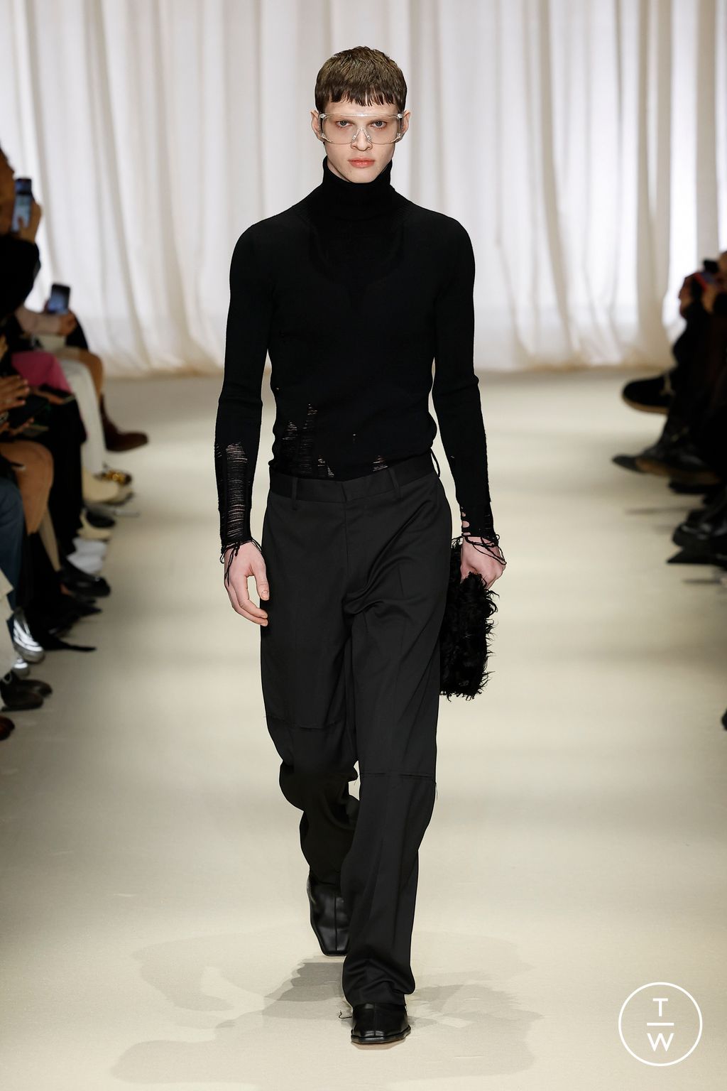 Fashion Week Milan Fall/Winter 2024 look 21 from the MM6 collection 女装