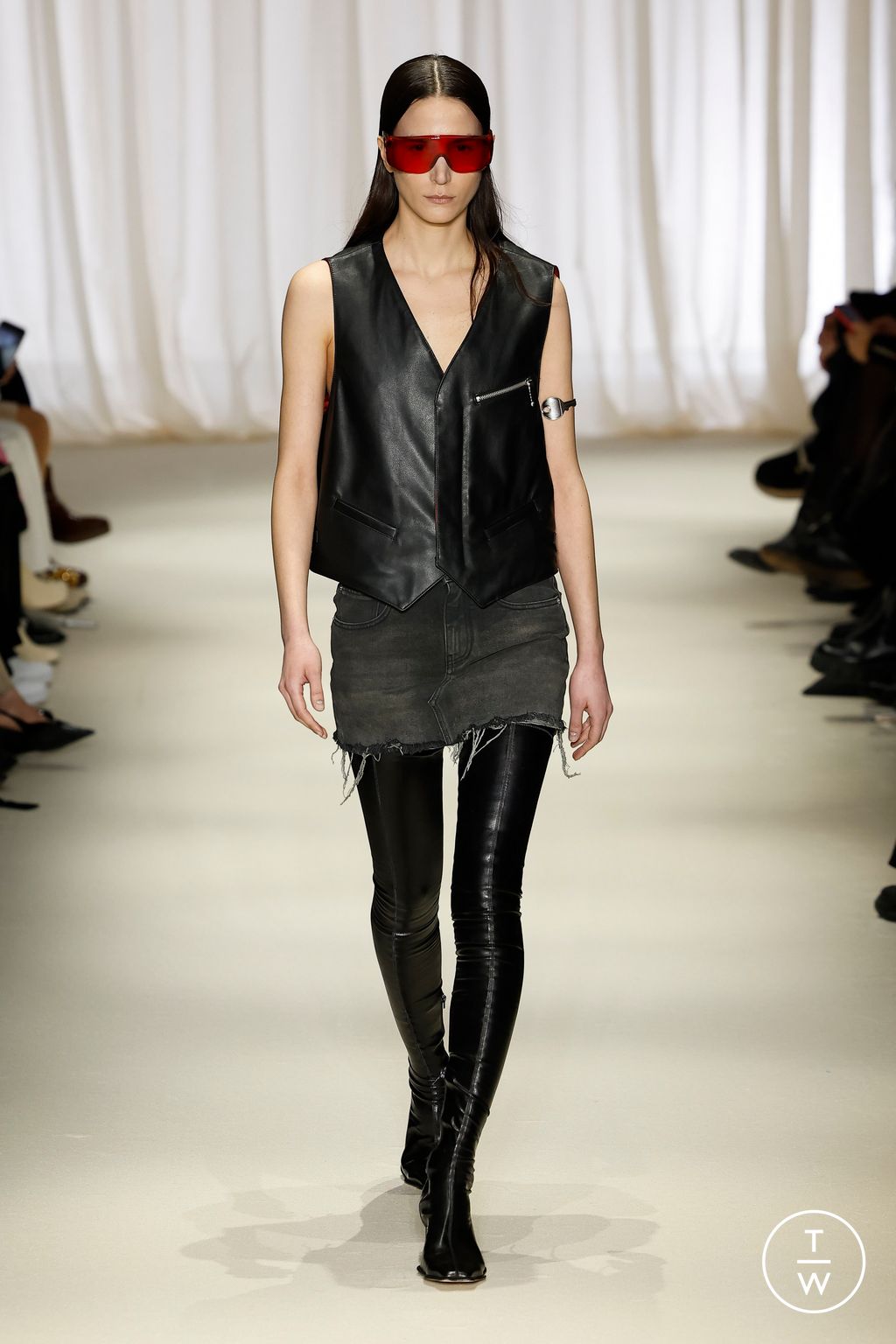 Fashion Week Milan Fall/Winter 2024 look 22 from the MM6 Maison Margiela collection womenswear
