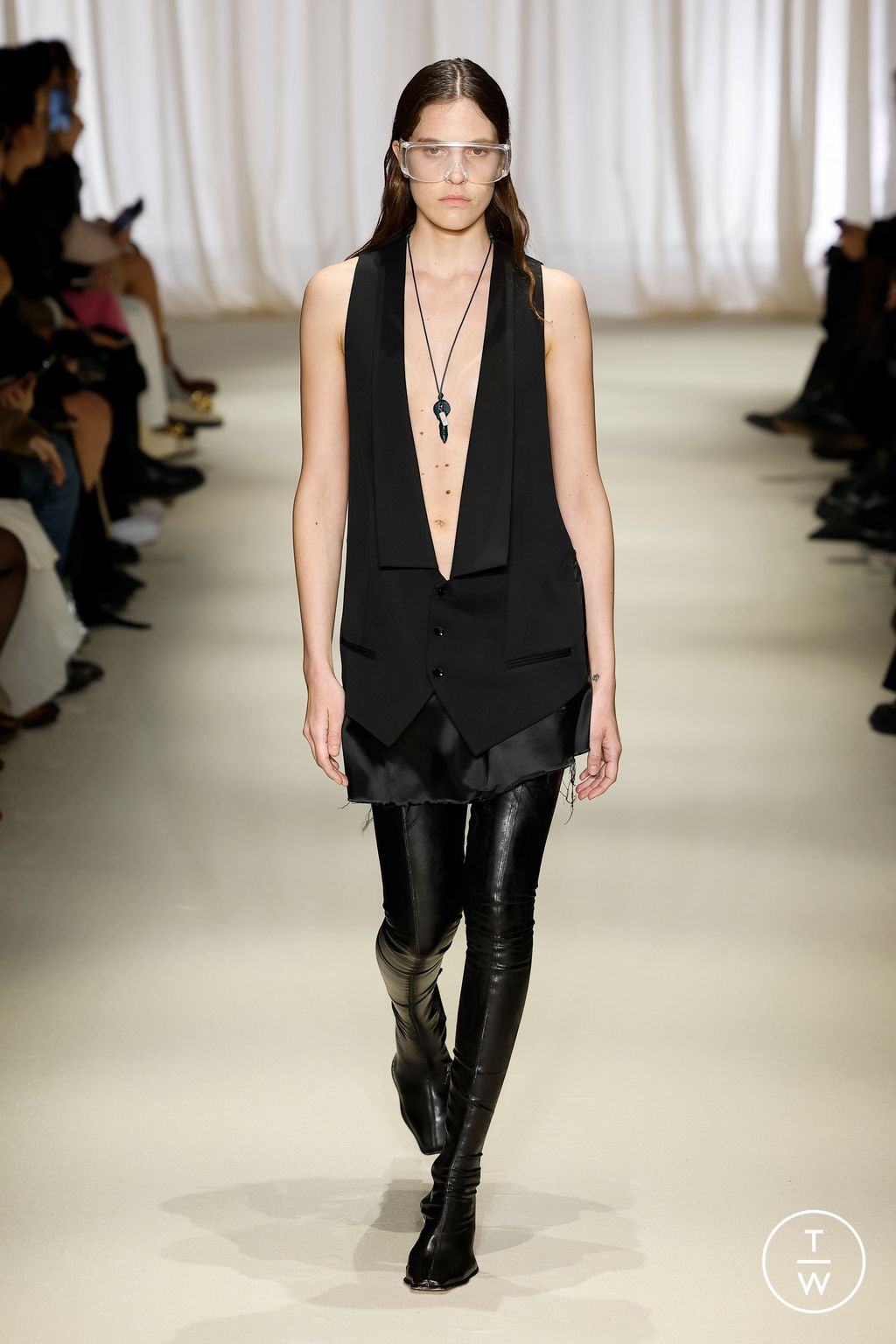 Fashion Week Milan Fall/Winter 2024 look 26 from the MM6 Maison Margiela collection 女装