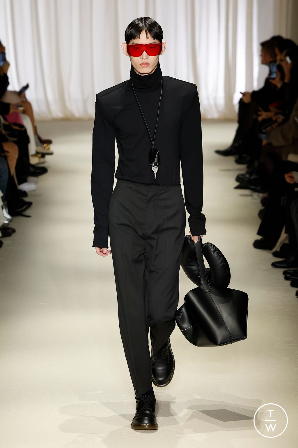 Fashion Week Milan Fall/Winter 2024 look 28 from the MM6 Maison Margiela collection womenswear