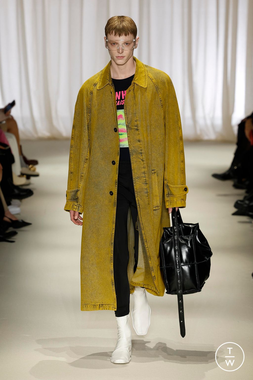 Fashion Week Milan Fall/Winter 2024 look 32 from the MM6 Maison Margiela collection womenswear