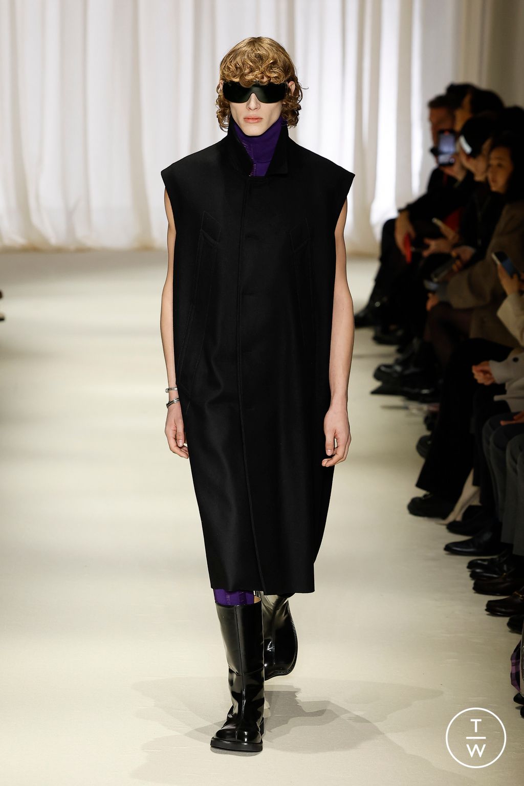 Fashion Week Milan Fall/Winter 2024 look 34 from the MM6 Maison Margiela collection womenswear