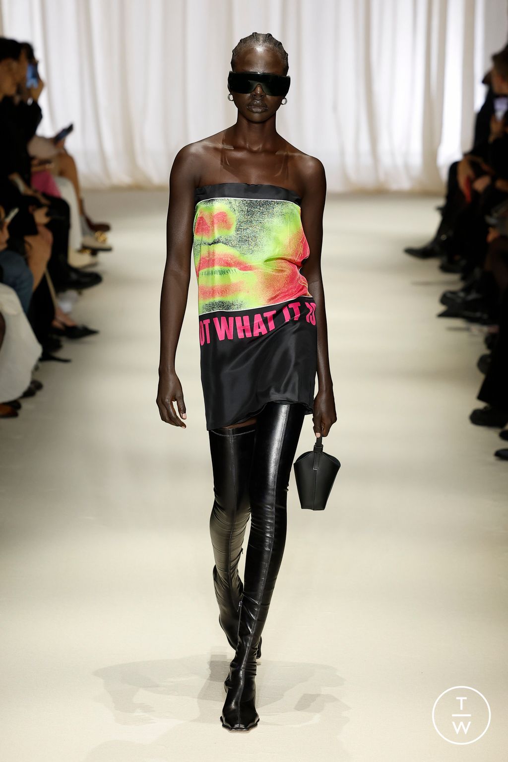 Fashion Week Milan Fall/Winter 2024 look 36 from the MM6 Maison Margiela collection 女装