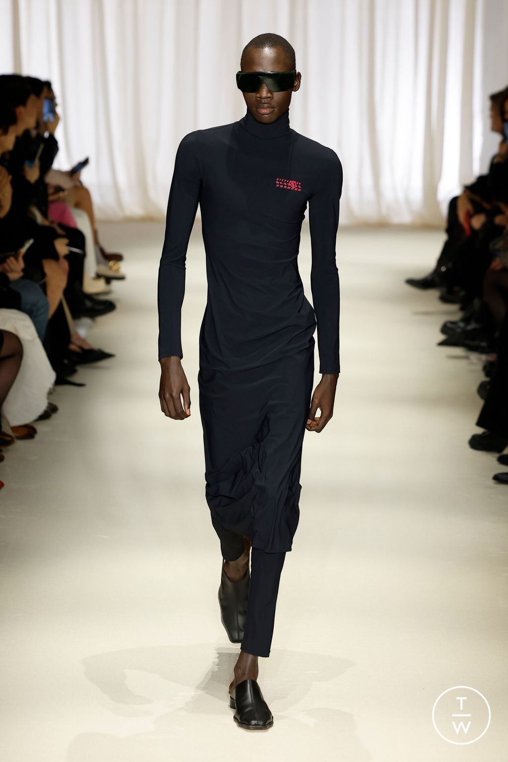 Fashion Week Milan Fall/Winter 2024 look 37 from the MM6 Maison Margiela collection 女装