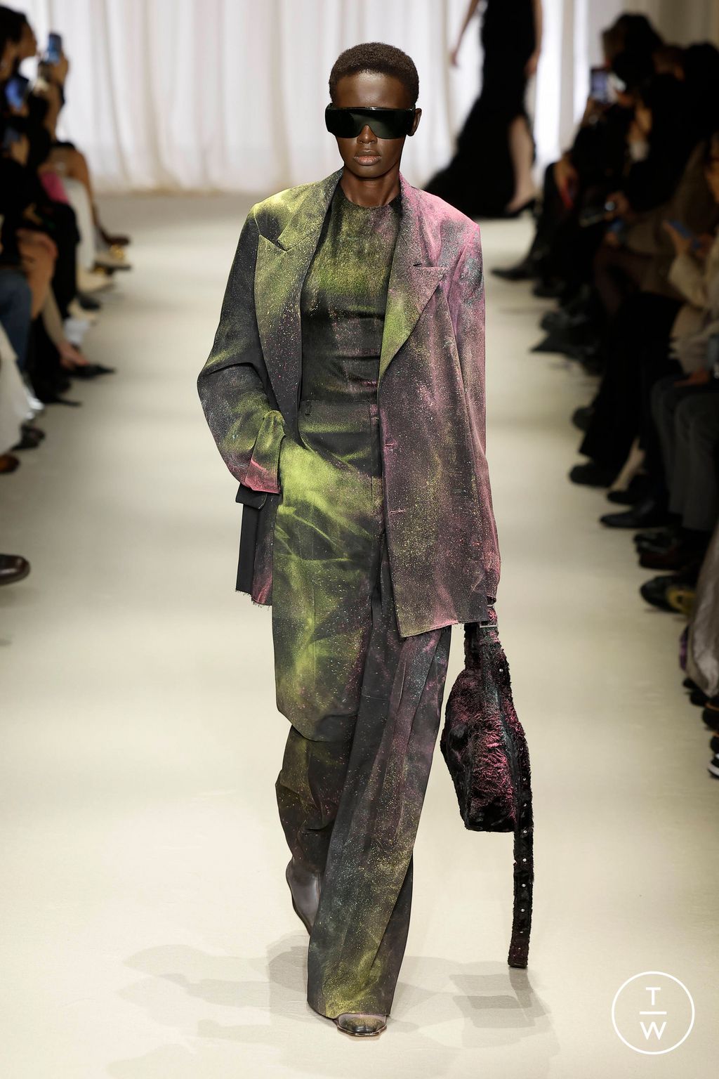 Fashion Week Milan Fall/Winter 2024 look 44 from the MM6 Maison Margiela collection womenswear