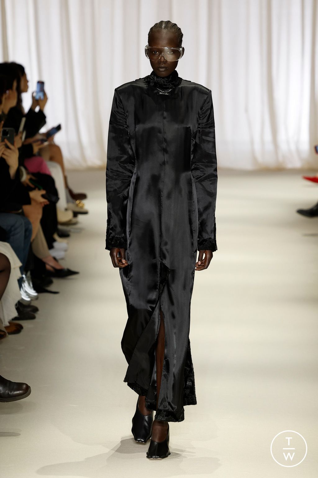 Fashion Week Milan Fall/Winter 2024 look 46 from the MM6 Maison Margiela collection womenswear