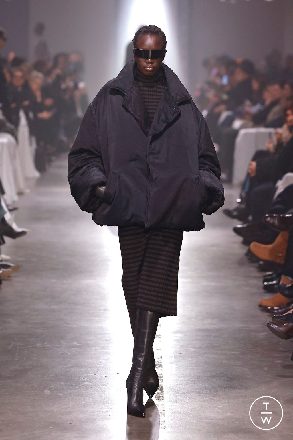 Fashion Week Milan Fall/Winter 2025 look 13 from the MM6 Maison Margiela collection womenswear