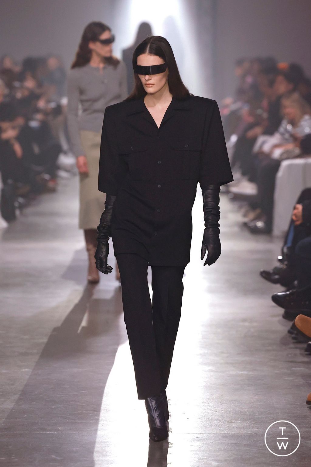 Fashion Week Milan Fall/Winter 2025 look 14 from the MM6 Maison Margiela collection womenswear
