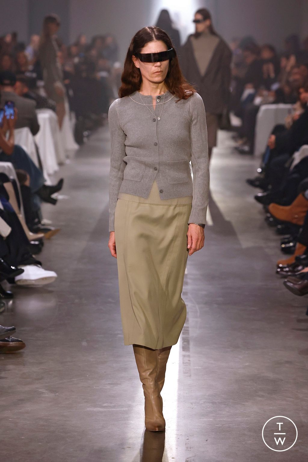 Fashion Week Milan Fall/Winter 2025 look 15 from the MM6 Maison Margiela collection womenswear