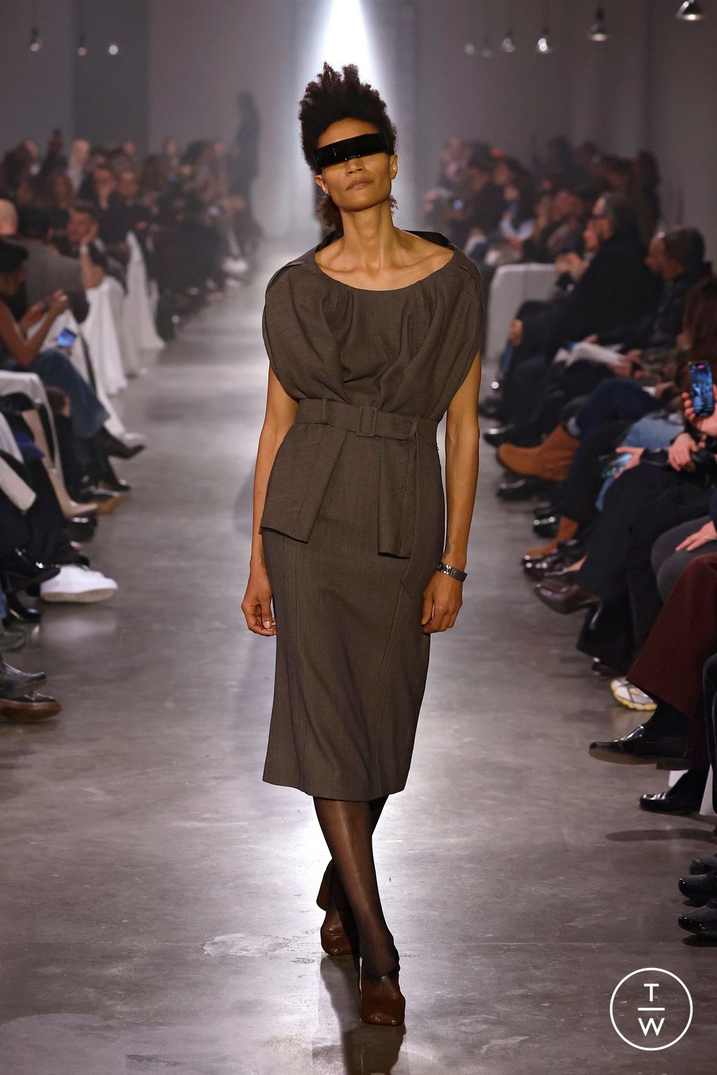 Fashion Week Milan Fall/Winter 2025 look 17 from the MM6 Maison Margiela collection womenswear