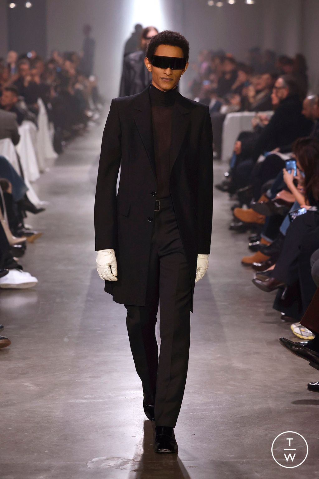 Fashion Week Milan Fall/Winter 2025 look 19 from the MM6 Maison Margiela collection womenswear
