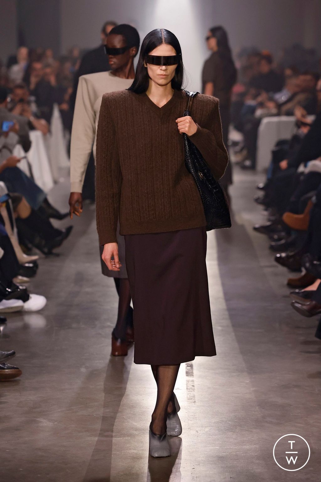 Fashion Week Milan Fall/Winter 2025 look 28 from the MM6 Maison Margiela collection womenswear