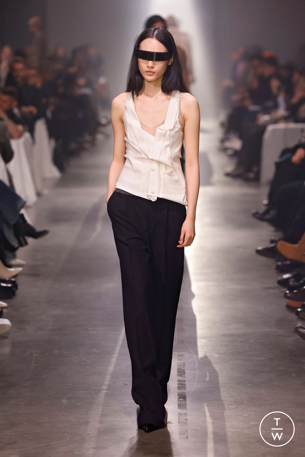 Fashion Week Milan Fall/Winter 2025 look 38 from the MM6 Maison Margiela collection womenswear