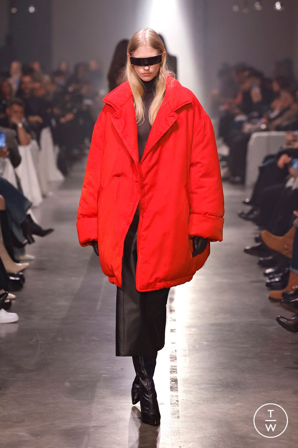 Fashion Week Milan Fall/Winter 2025 look 40 from the MM6 Maison Margiela collection womenswear