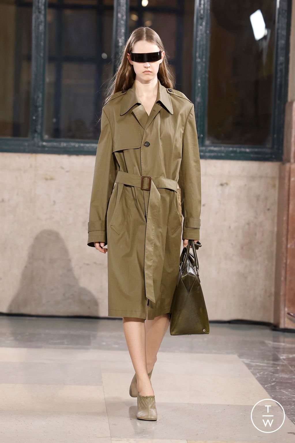 Fashion Week Milan Fall/Winter 2026 look 31 from the MM6 Maison Margiela collection womenswear