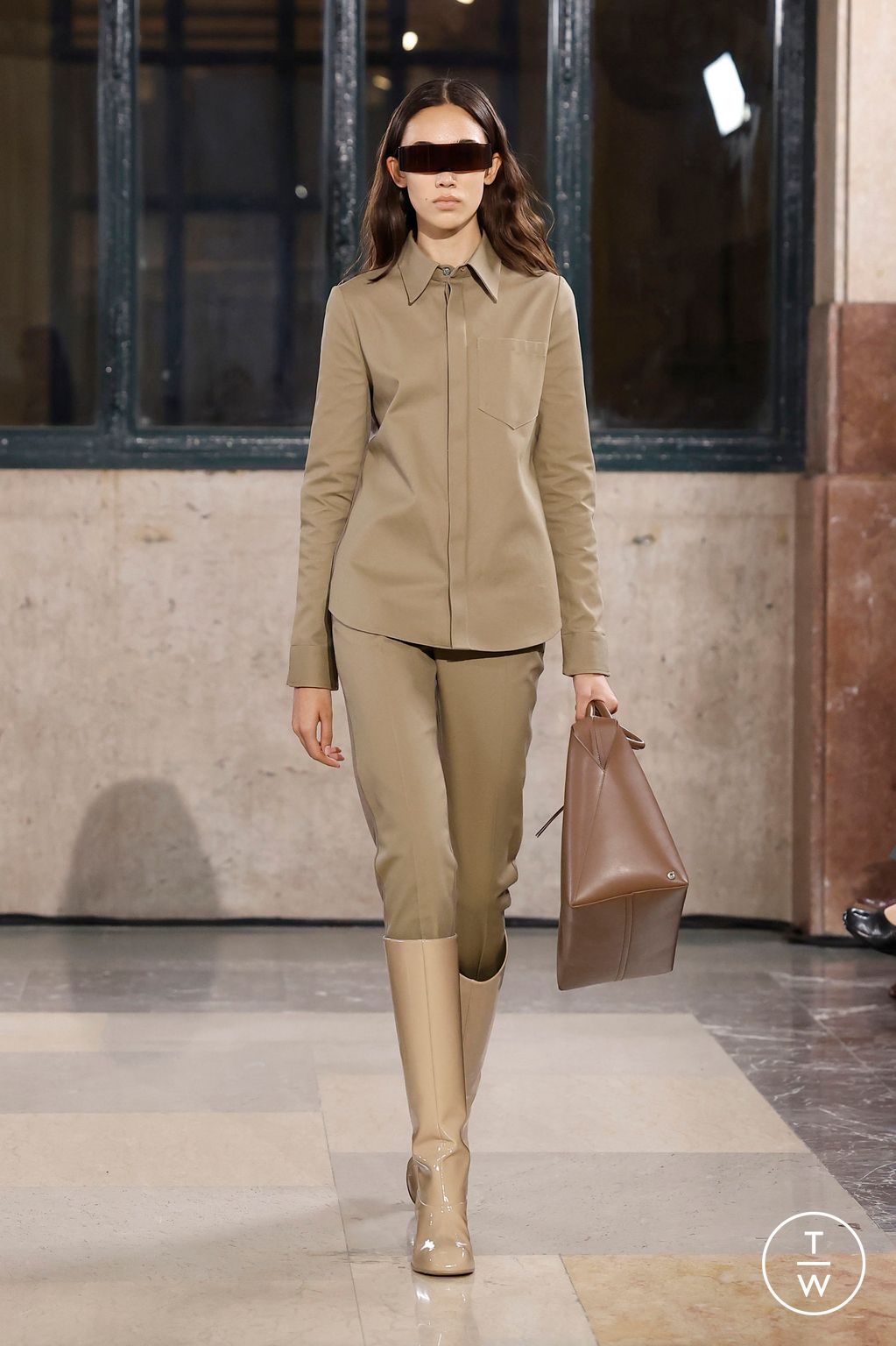 Fashion Week Milan Fall/Winter 2026 look 44 from the MM6 Maison Margiela collection womenswear