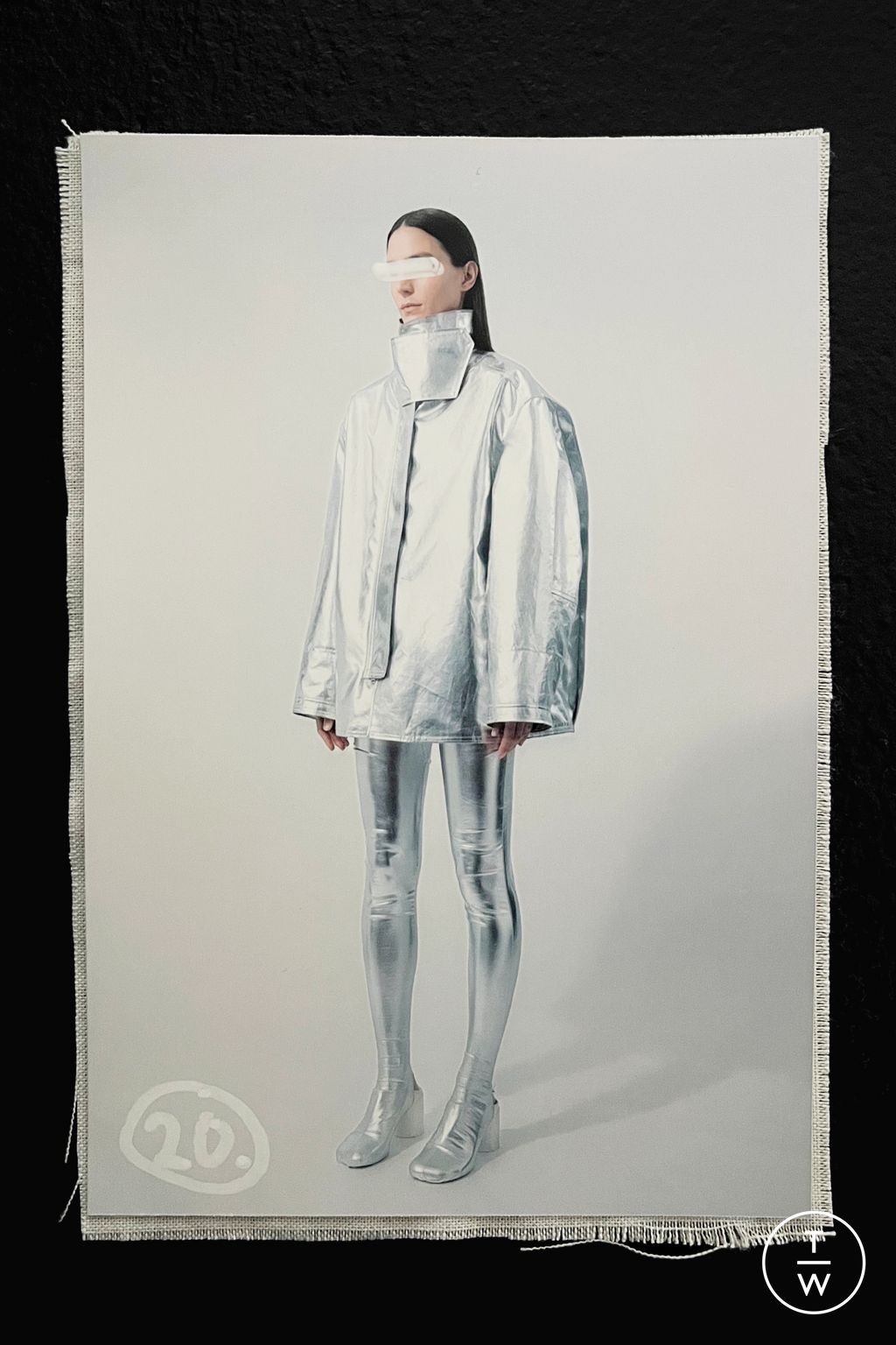 Fashion Week Milan Resort 2025 look 20 from the MM6 collection womenswear