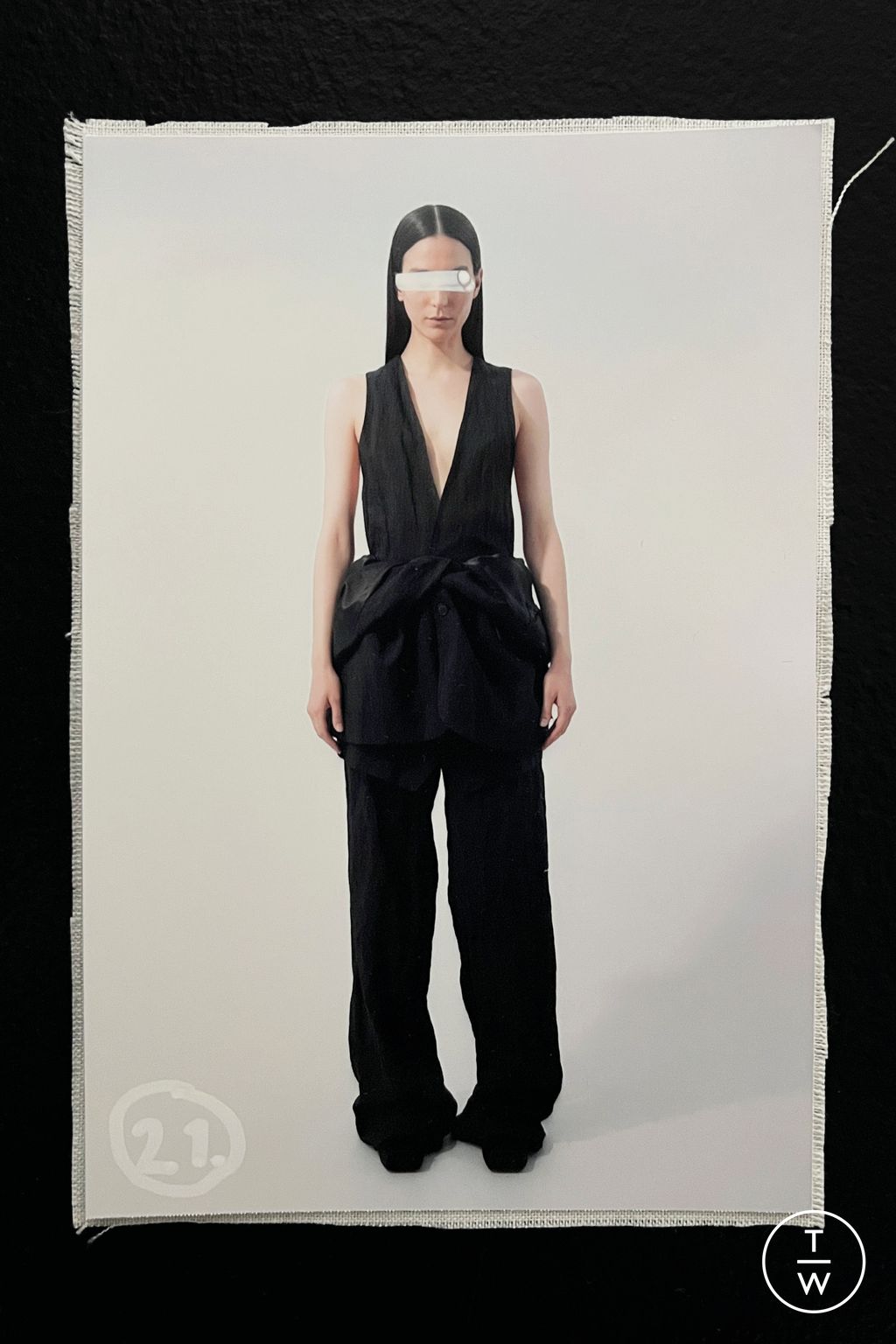 Fashion Week Milan Resort 2025 look 21 from the MM6 collection womenswear