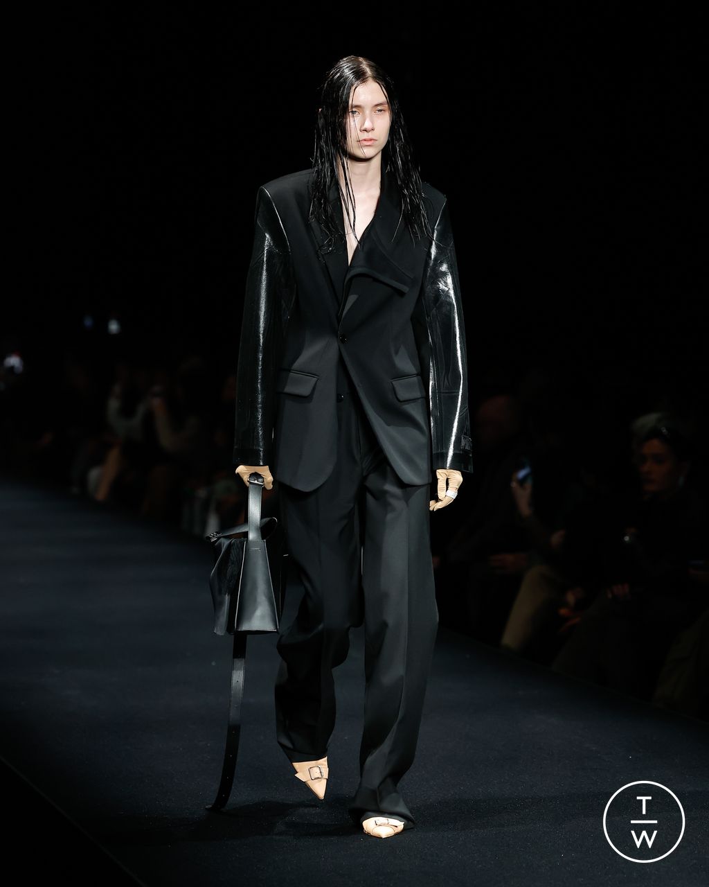 Fashion Week Milan Fall/Winter 2023 look 1 from the MM6 Maison Margiela collection womenswear