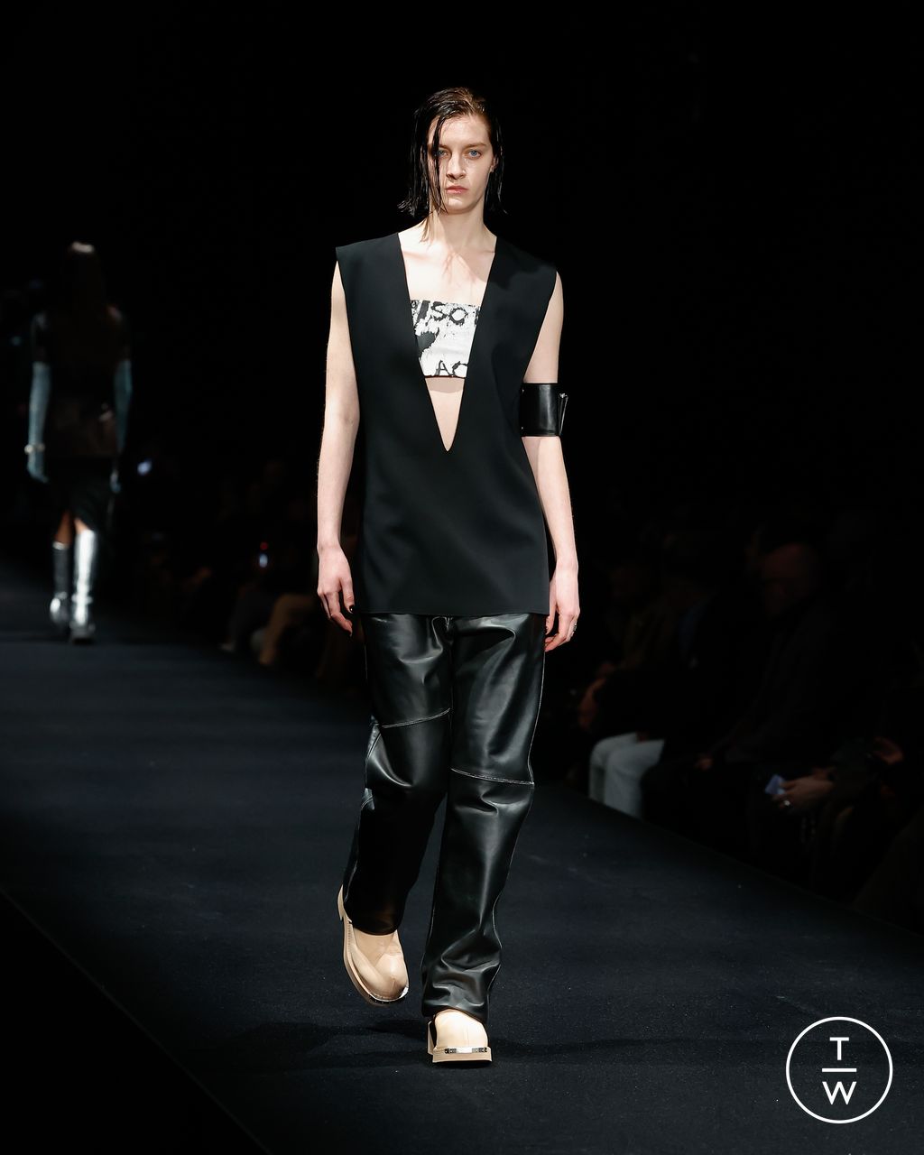 Fashion Week Milan Fall/Winter 2023 look 13 de la collection MM6 womenswear