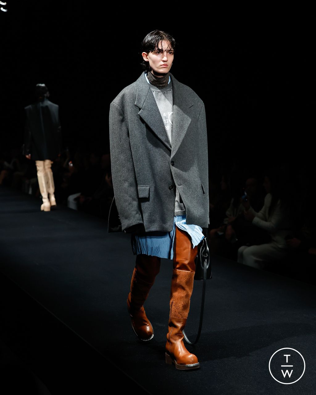 Fashion Week Milan Fall/Winter 2023 look 3 de la collection MM6 womenswear