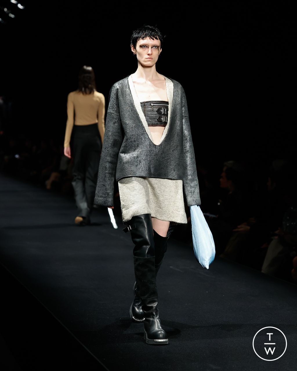 Fashion Week Milan Fall/Winter 2023 look 30 from the MM6 Maison Margiela collection womenswear