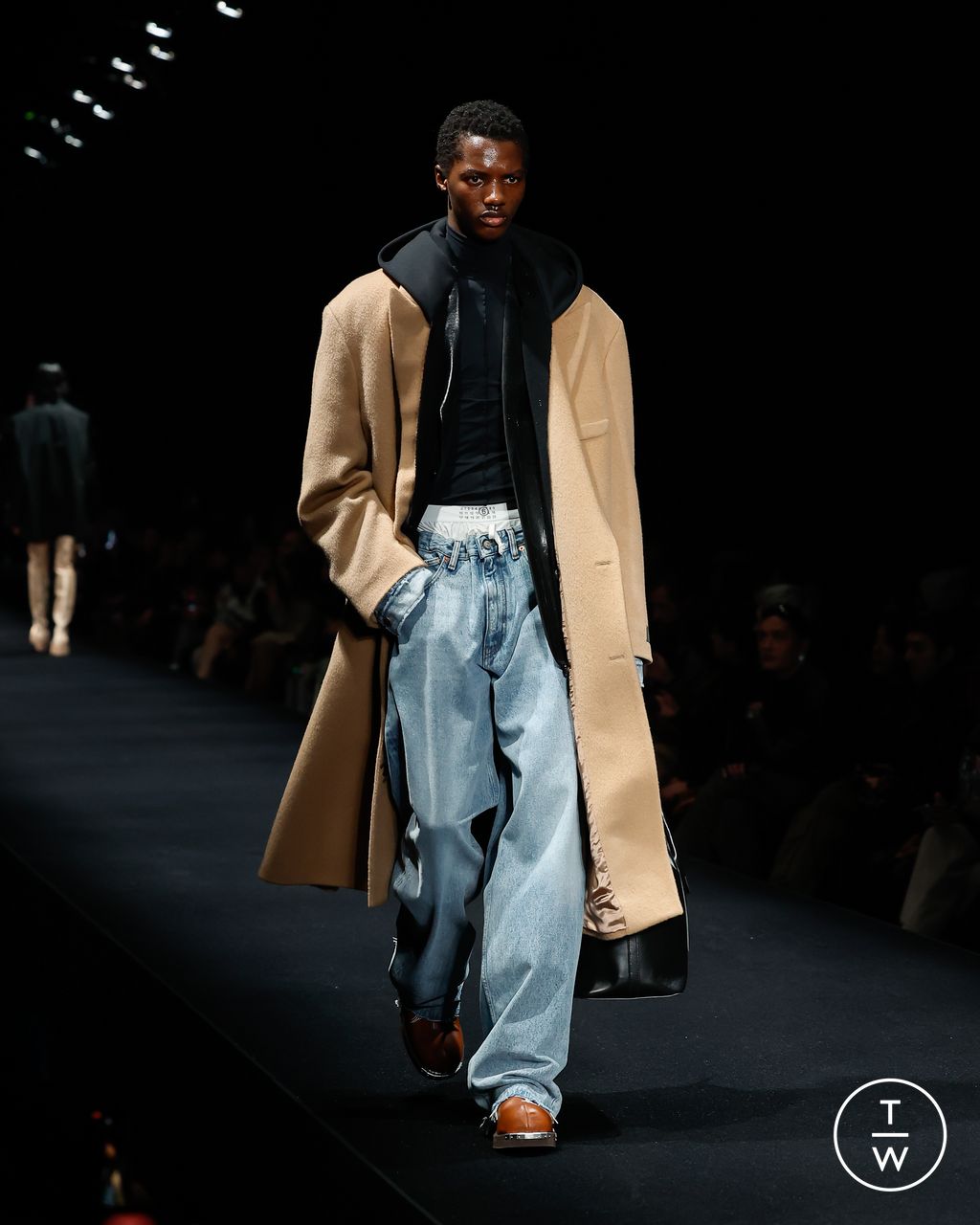 Fashion Week Milan Fall/Winter 2023 look 4 de la collection MM6 womenswear