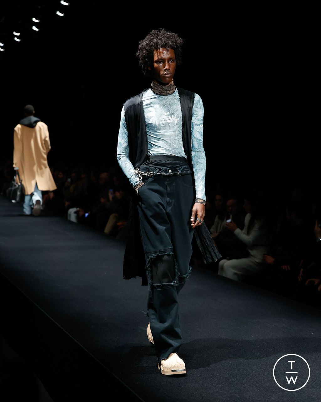 Fashion Week Milan Fall/Winter 2023 look 5 de la collection MM6 Maison Margiela womenswear