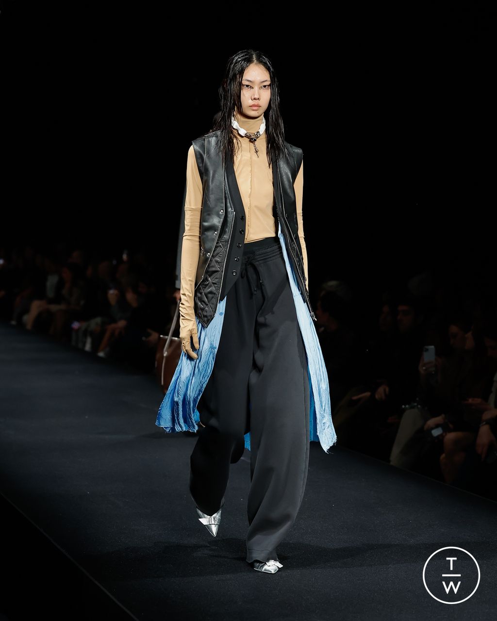 Fashion Week Milan Fall/Winter 2023 look 8 from the MM6 Maison Margiela collection 女装