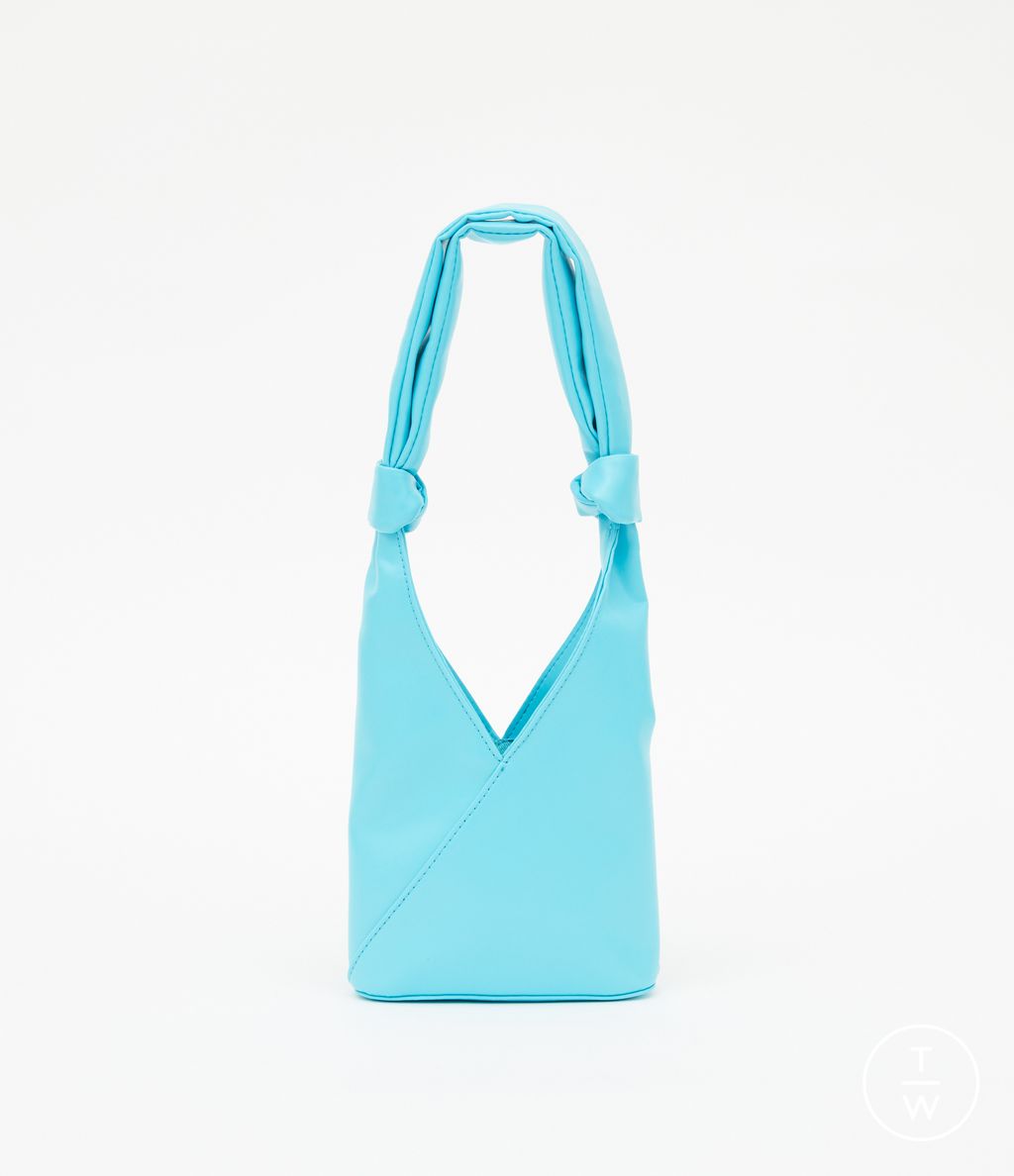 Fashion Week Milan Spring/Summer 2023 look 11 from the MM6 Maison Margiela collection 女装配饰