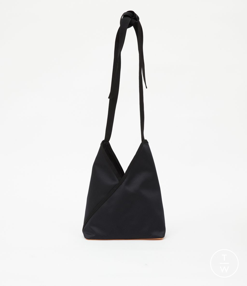 Fashion Week Milan Spring/Summer 2023 look 17 from the MM6 Maison Margiela collection menswear accessories