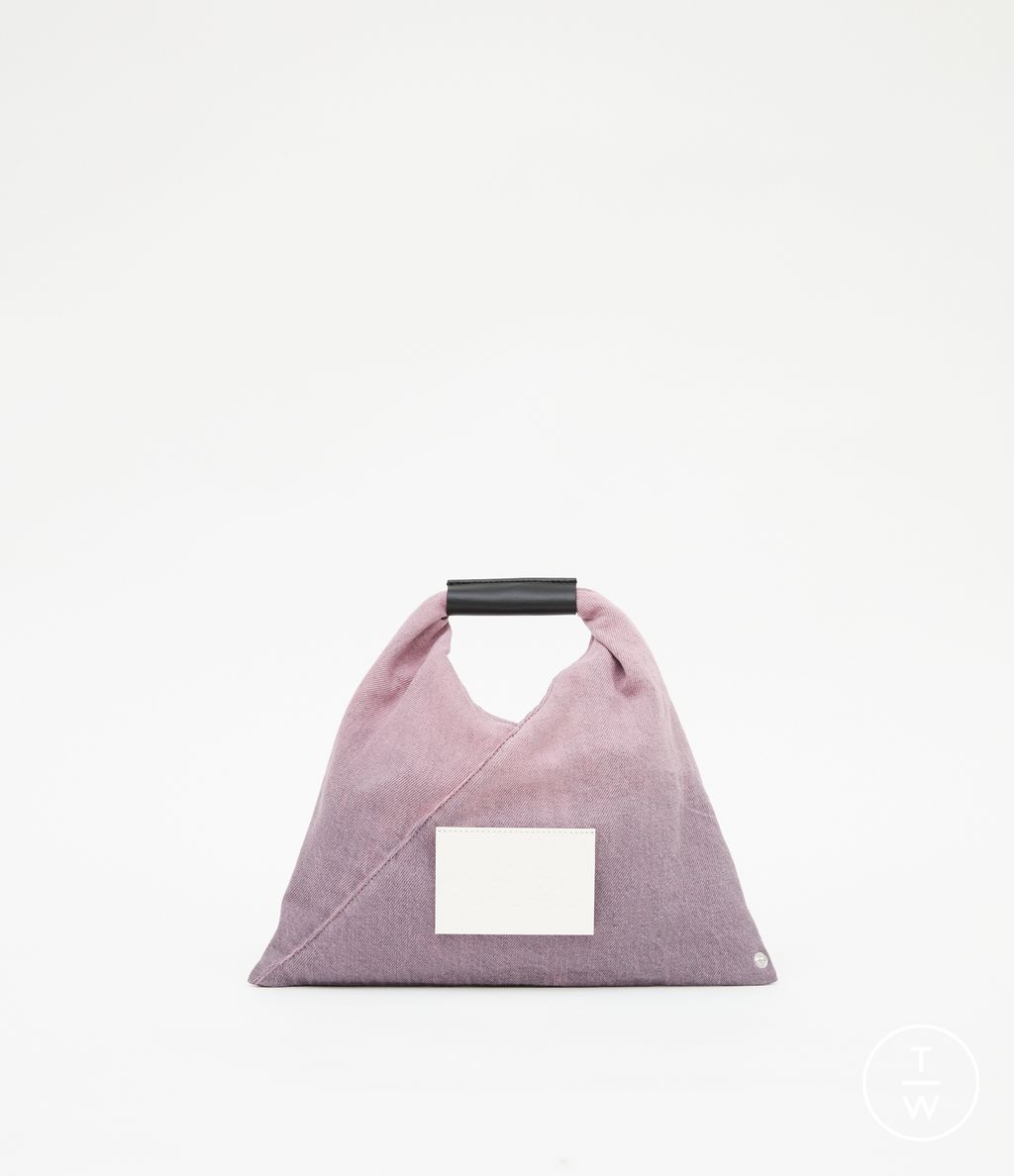 Fashion Week Milan Spring/Summer 2023 look 20 from the MM6 Maison Margiela collection 女装配饰