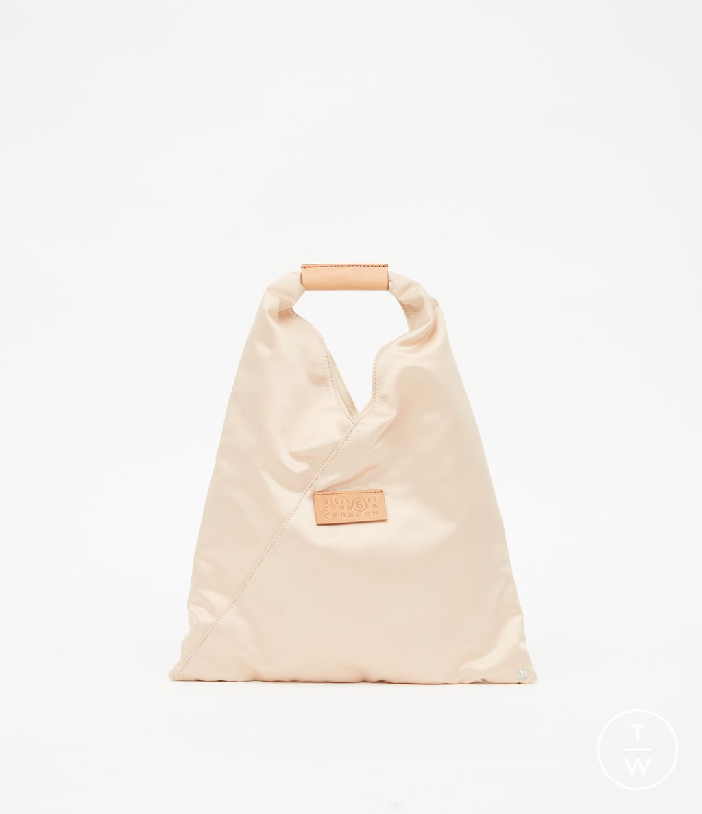 Fashion Week Milan Spring/Summer 2023 look 25 from the MM6 Maison Margiela collection 女装配饰