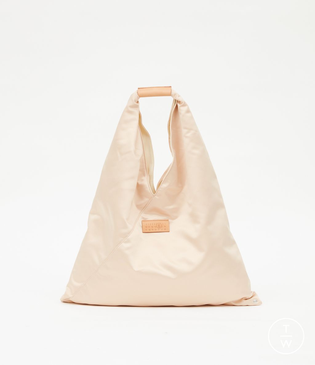 Fashion Week Milan Spring/Summer 2023 look 26 from the MM6 Maison Margiela collection menswear accessories