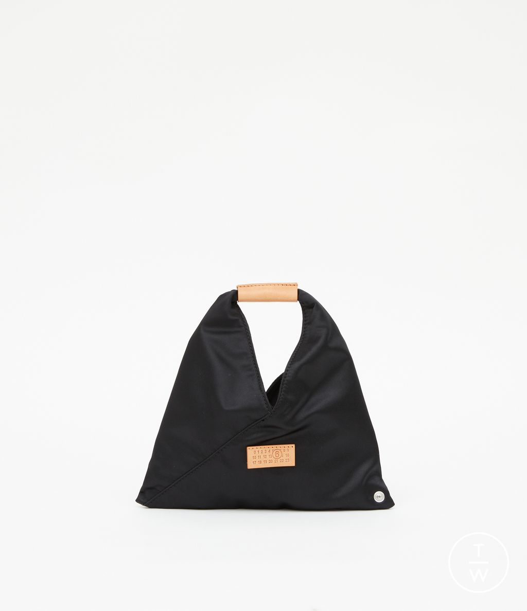 Fashion Week Milan Spring/Summer 2023 look 29 from the MM6 Maison Margiela collection menswear accessories