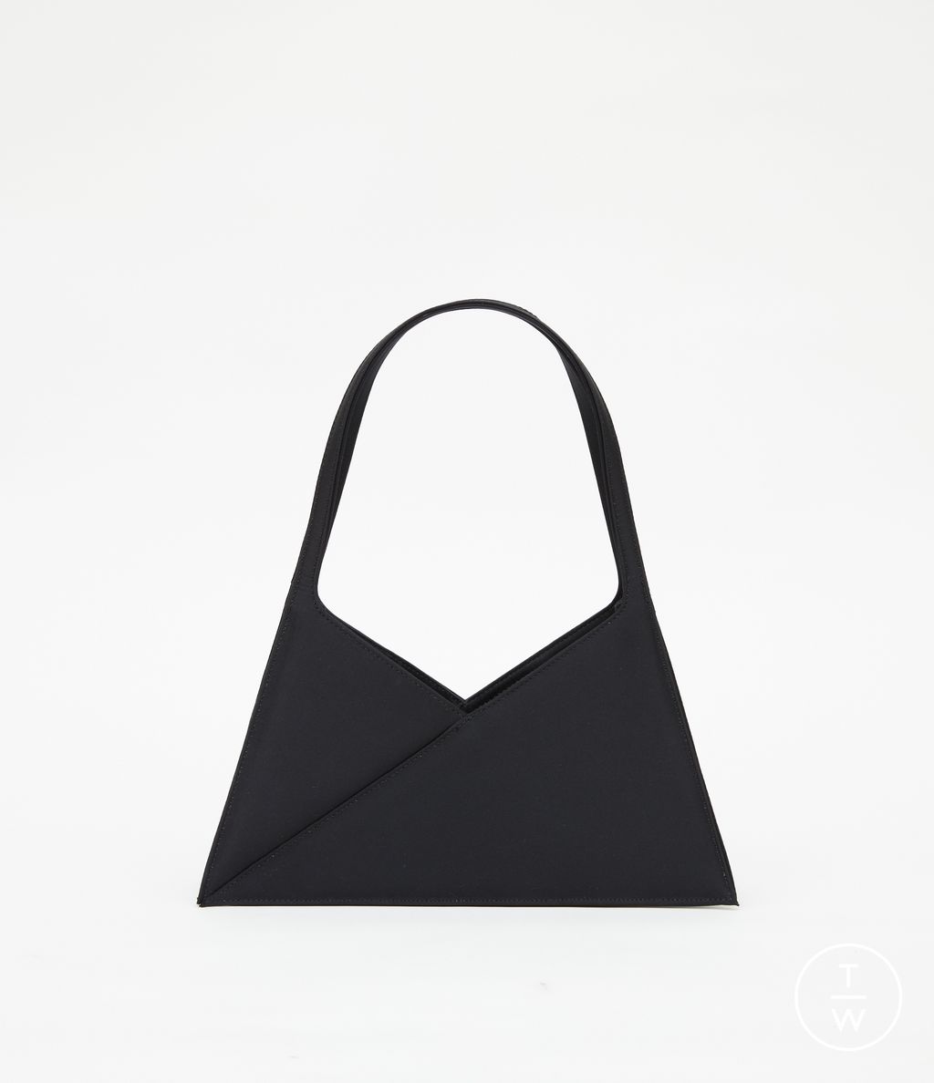 Fashion Week Milan Spring/Summer 2023 look 5 from the MM6 Maison Margiela collection 女装配饰