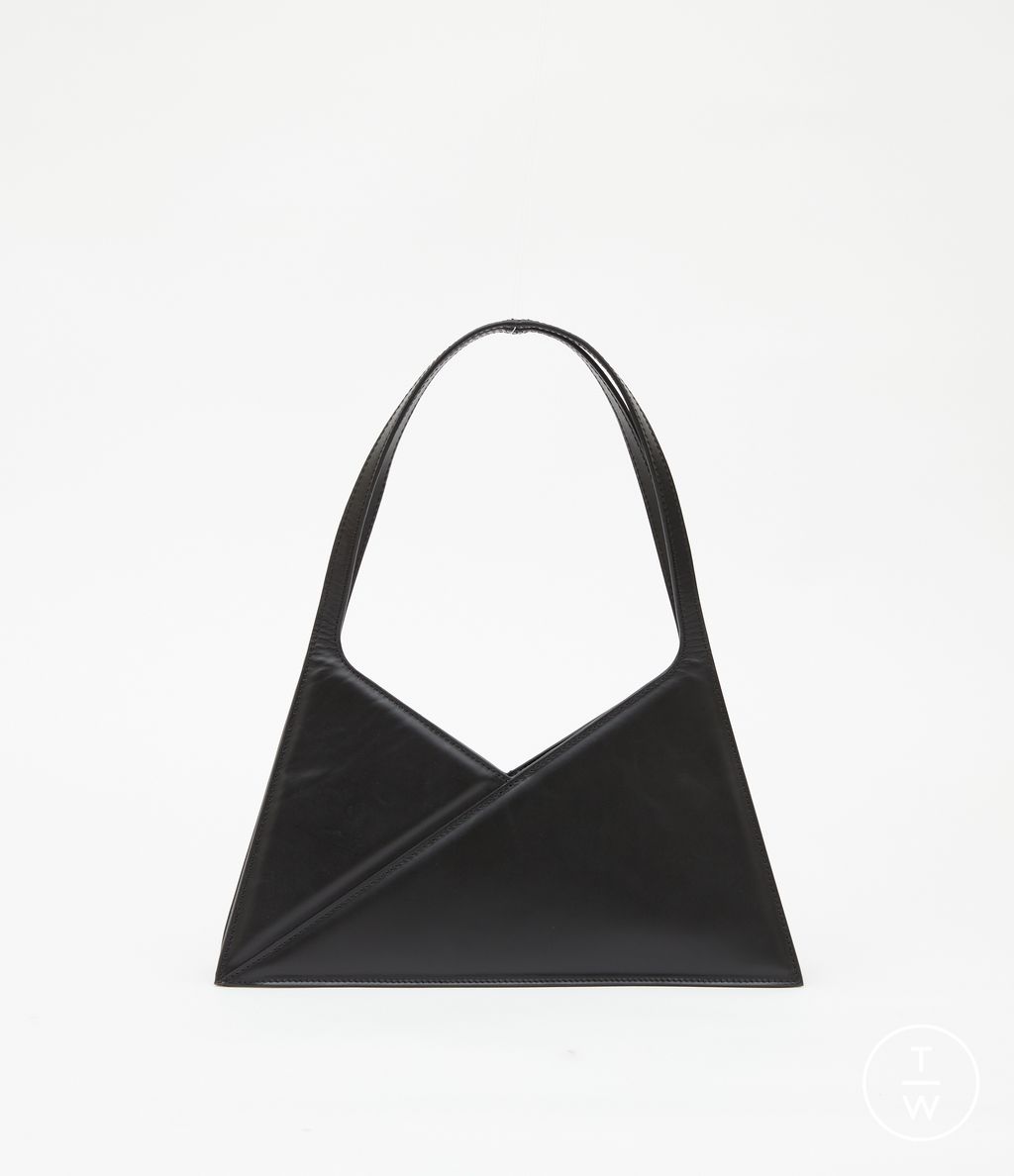 Fashion Week Milan Spring/Summer 2023 look 7 from the MM6 Maison Margiela collection menswear accessories